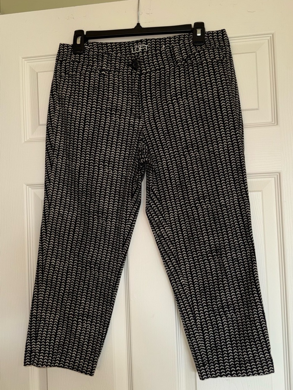 LOFT Black & White Patterned Capris